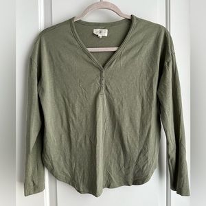 Lou & Grey button vneck long sleeve shirt